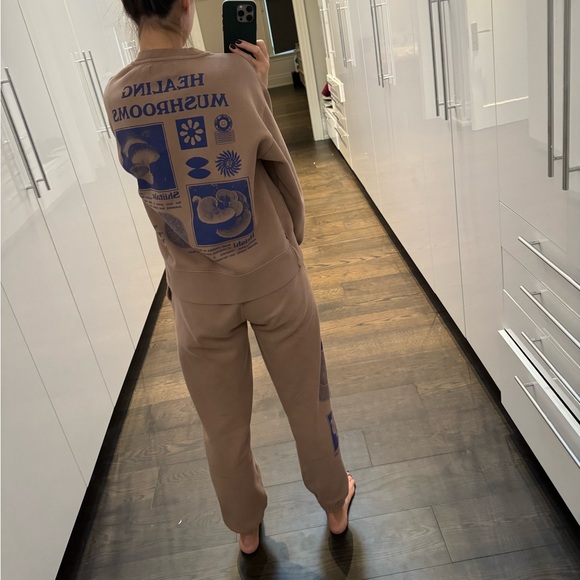 TNA Tan Sweatsuit - Picture 4 of 4